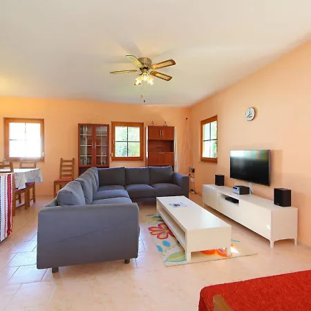 Golf Tee By Interhome قرية بالاتونودفاري