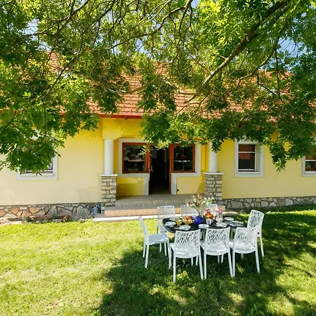 Golf Tee By Interhome قرية بالاتونودفاري