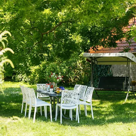 Golf Tee By Interhome