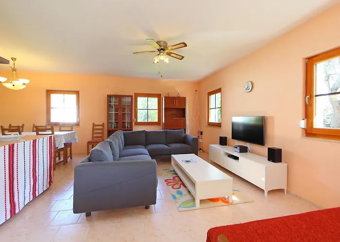 Golf Tee By Interhome 鲍洛托努德沃里