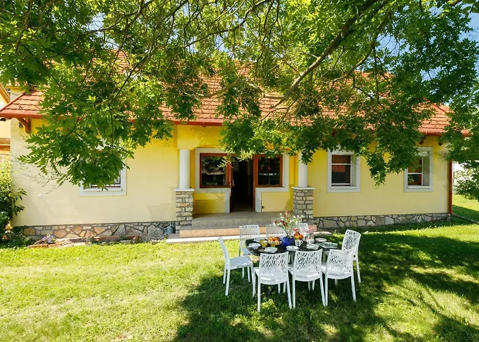 Golf Tee By Interhome 鲍洛托努德沃里